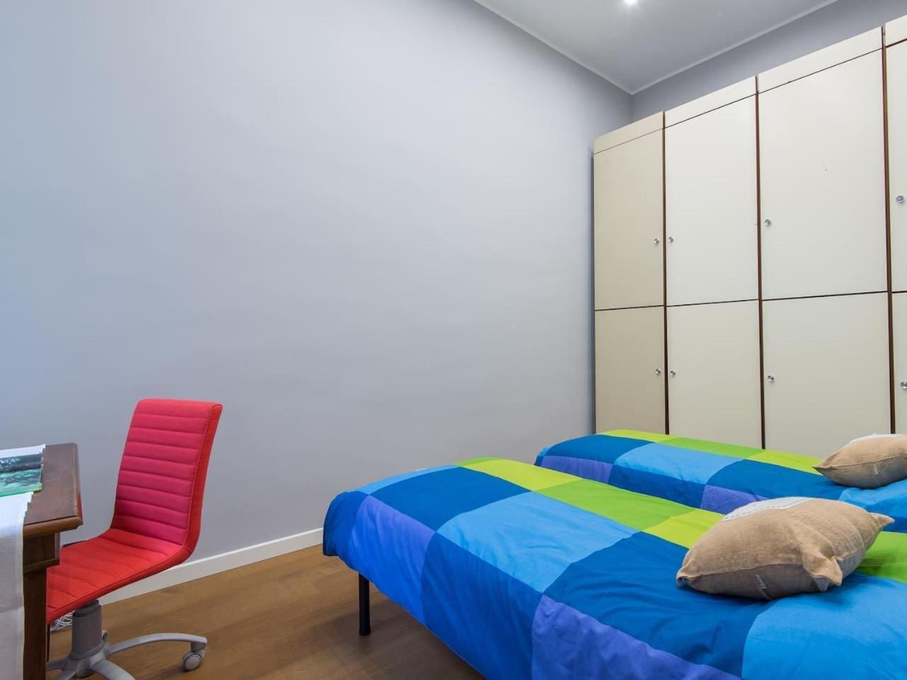 White House In Apartment Rom
